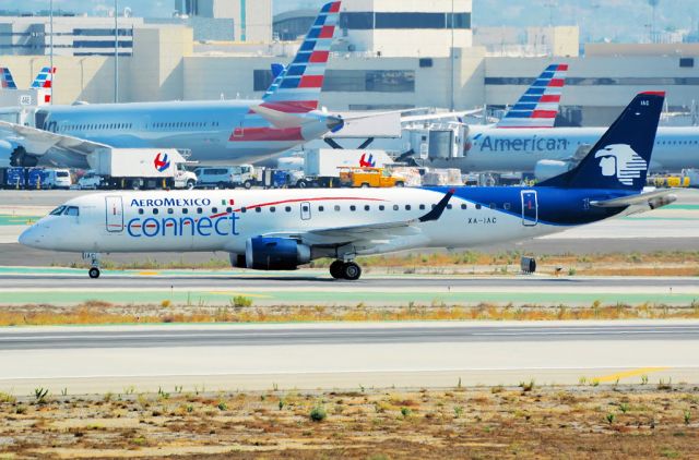 Embraer ERJ-190 (XA-IAC)