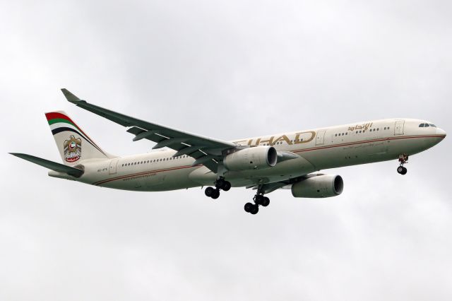 Airbus A330-300 (A6-AFE)