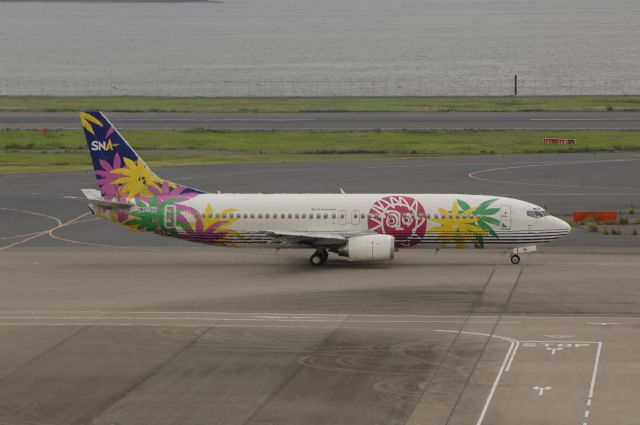 BOEING 737-400 (JA734H) - Taxing at HND Airport on 2011/09/11