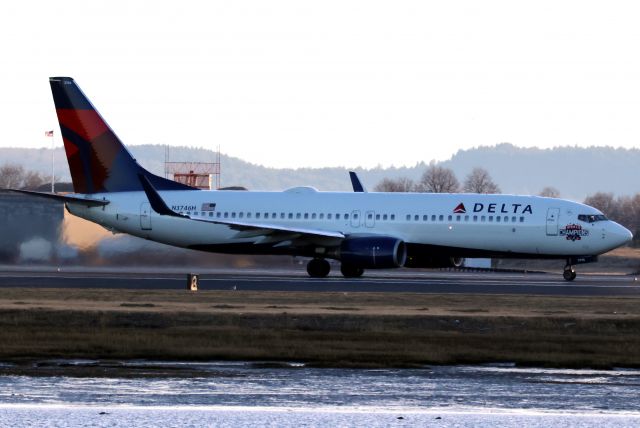 Boeing 737-800 (N3746H)