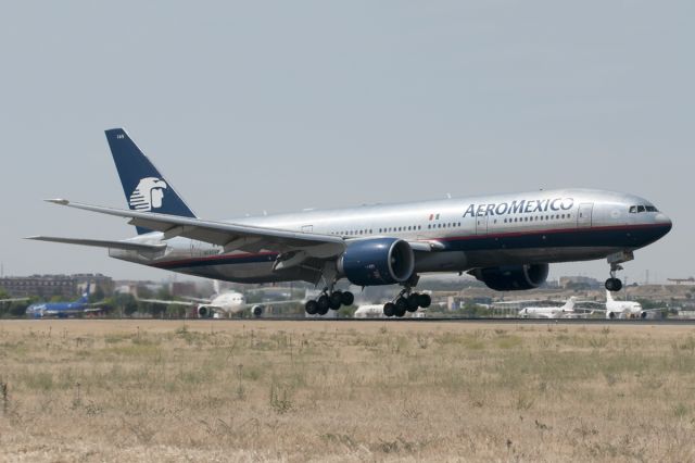 Boeing 777-200 (N745AM)