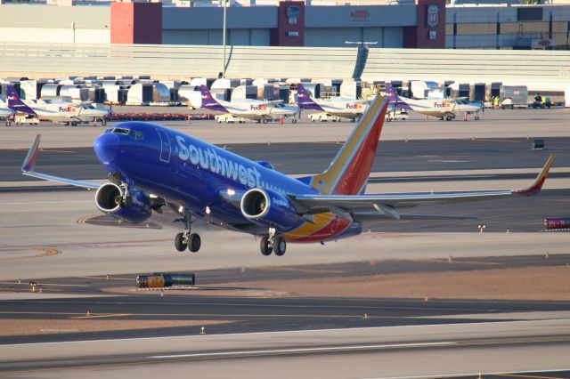 Boeing 737-700 (N7818L)