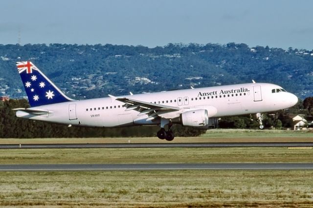 VH-HYF — - ANSETT AUSTRALIA AIRLINES - AIRBUS - A320-211 - REG : VH-HYF (CN 027) - ADELAIDE INERNATIONAL AIRPORT SA. AUSTRALIA - YPAD (14/10/1995) 