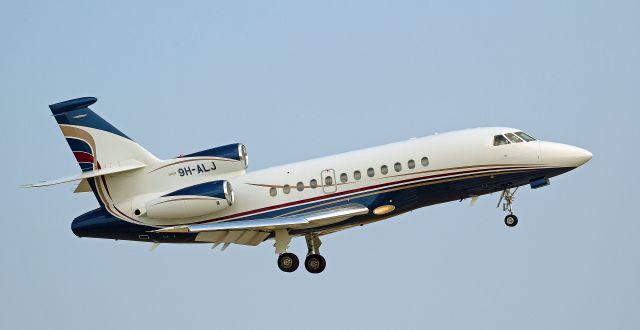 Dassault Falcon 900 (9H-ALJ)