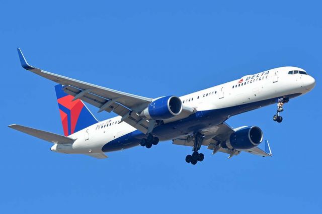 Boeing 757-200 (N6701) - Delta Boeing 757-232 N6701 at Phoenix Sky Harbor on January 11, 2018.