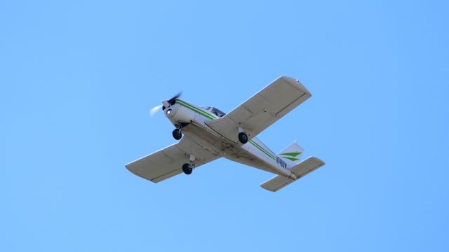 Piper Cherokee (N7469W)