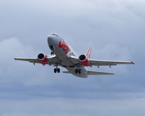 BOEING 737-300 (G-CELY) - Date 12/08/17 C/n 23662