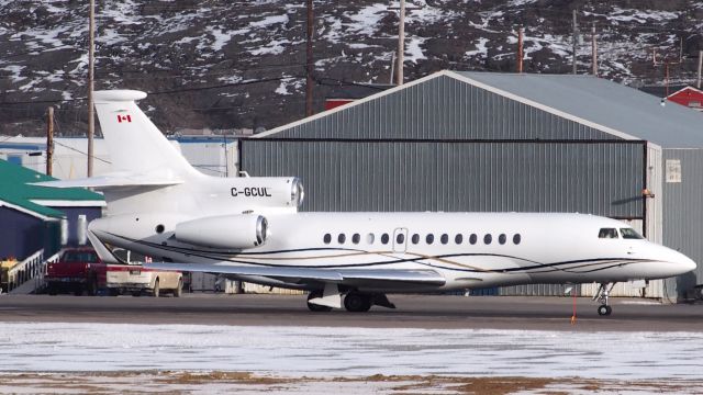 Dassault Falcon 7X (C-GCUL) - A Dassault Falcon 7X, owned by Canadian Utilities Limited, in Iqaluit. October 19, 2015