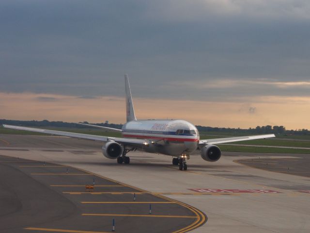 — — - Going to work...br /Taxiing at LAX early morning