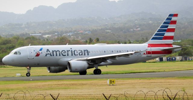 Airbus A320 (N117UW)