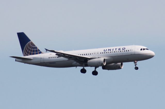 Airbus A320 (N462UA) - I flew this plane in 2015! Here she is coming in from SNA!