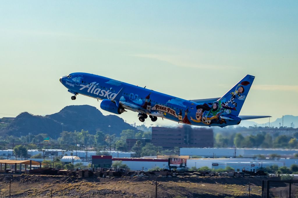 Boeing 737-800 (N537AS) - Alaska Airlines 737-800 in Pixar special livery taking off from PHX on 10/1/22. Taken with a Canon 850D and Rokinon 135mm f/2 manual focus lens.