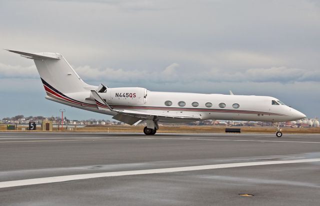 Gulfstream Aerospace Gulfstream IV (N445QS) - NetJets 22L landing