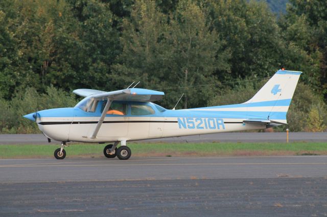 Cessna Skyhawk (N5210R)