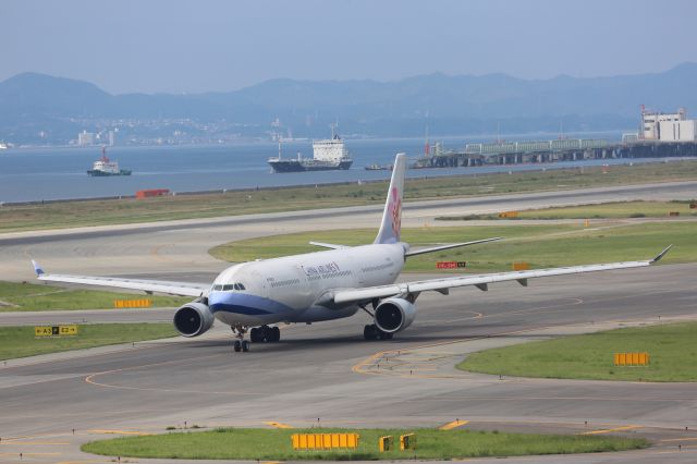 Airbus A330-300 (B-18352)