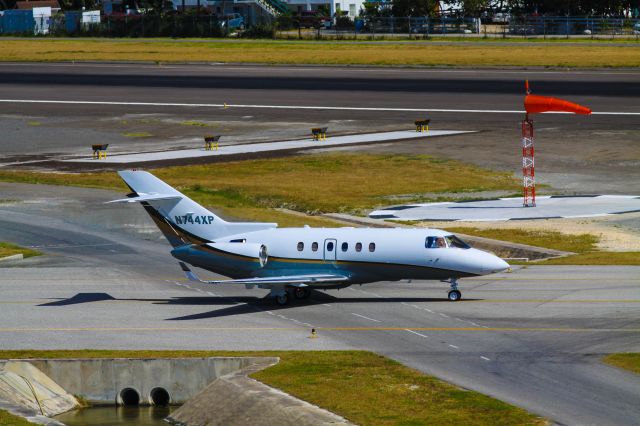 Hawker 800 (N744XP)