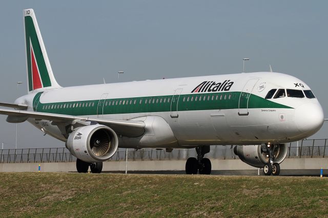 Boeing 737-800 (I-BIXQ)