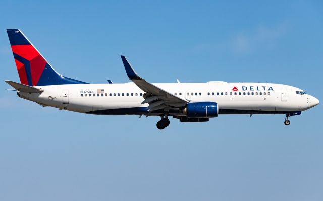 Boeing 737-800 (N3754A)