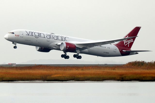 Boeing 787-8 (G-VWHO) - 'Virgin 158' departing for London-Heathrow