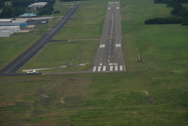 — — - Final runway 16