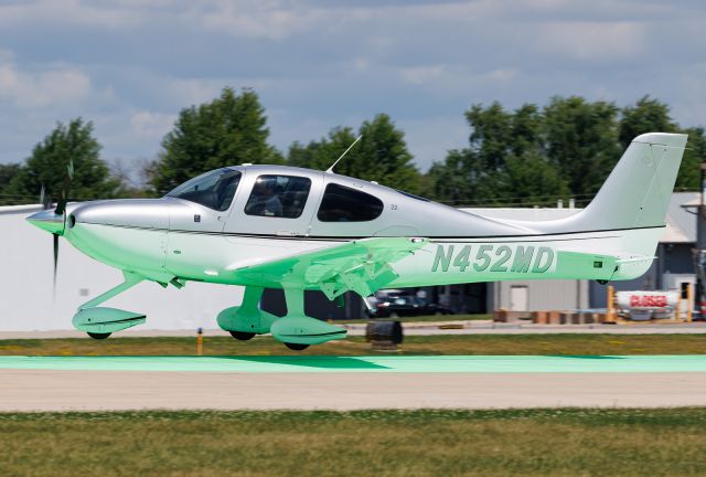 Cirrus SR-22 (N452MD)