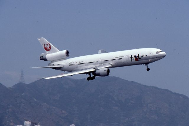 McDonnell Douglas DC-10 (JA8542) - 香港カーブアプローチ