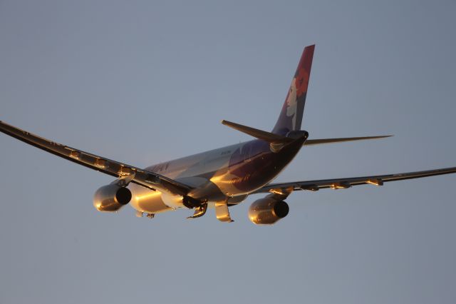 Airbus A330-200 (N379HA)