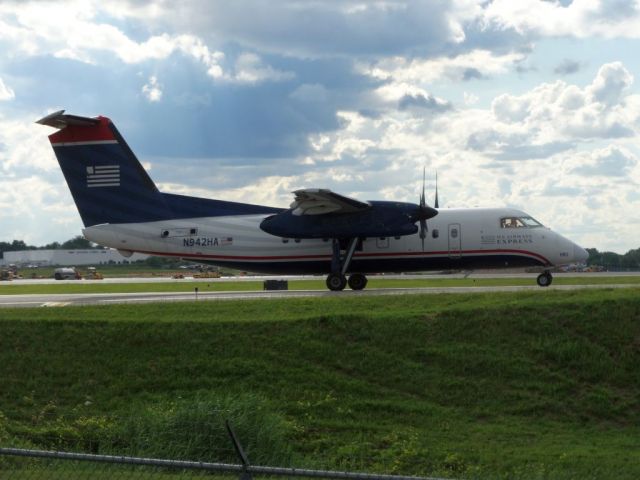 de Havilland Dash 8-100 (N942HA)