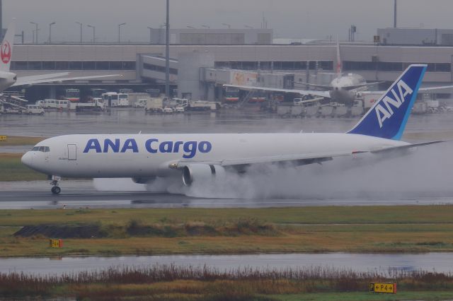 BOEING 767-300 (JA601F)