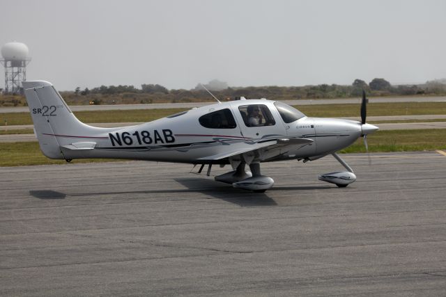 Cirrus SR-22 (N618AB)