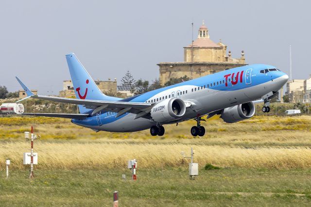 Boeing 737 MAX 8 (G-TUMH) - Take off 13.