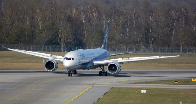 Boeing 787-9 Dreamliner (JA877A)