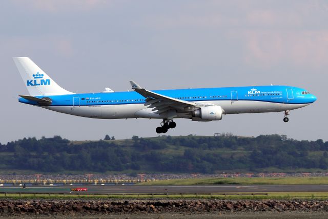 Airbus A330-300 (PH-AKE) - 'KLM 617' arriving from Amsterdam Schiphol Airport