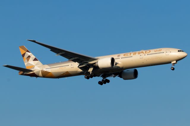 BOEING 777-300ER (A6-ETF) - 14.04.2018