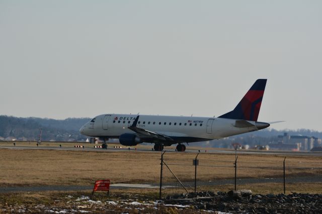 Embraer 170/175 (N871RW)