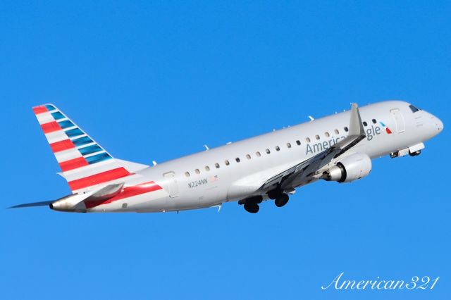 Embraer 175 (N224NN)