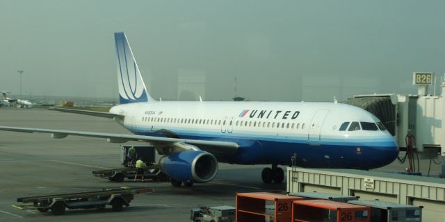 Airbus A320 (N480UA)
