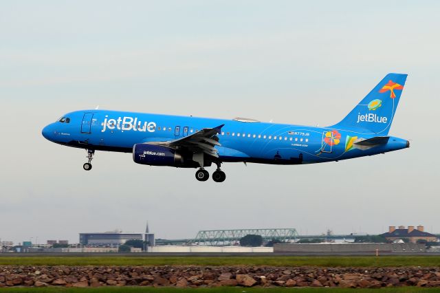 Airbus A320 (N779JB) - jetBlue's Puerto Rico - Bluericua livery arriving from Santo Domingo  (6/9)