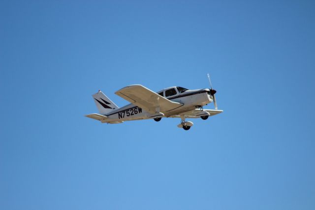 Piper Cherokee (N7526W)