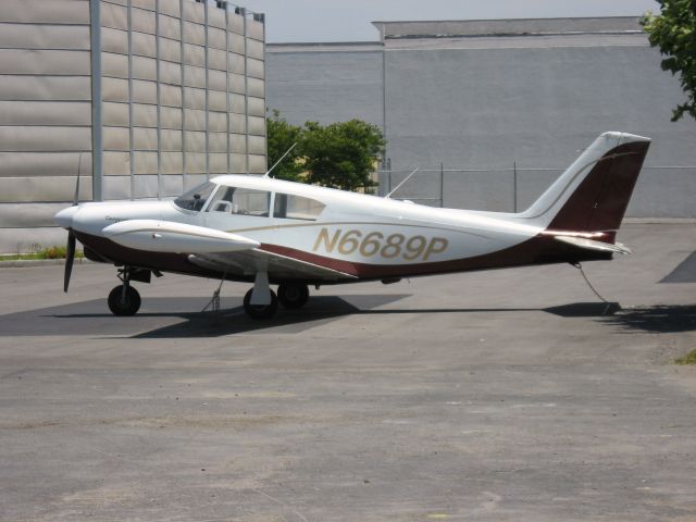 Piper PA-24 Comanche (N6689P) - PARKED AT COMPTON