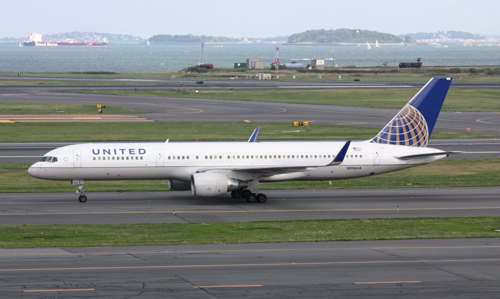 Boeing 757-200 (N596UA)