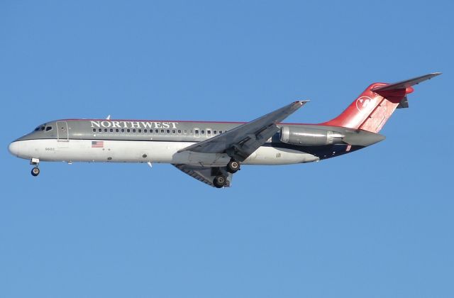 McDonnell Douglas DC-9-30 (N602NW)