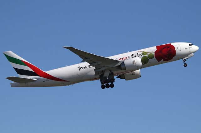 BOEING 777-200LR (A6-EFL)