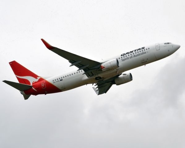 Boeing 737-800 (VH-VXQ) - Getting airborne off runway 23 . Tuesday 27th December 2011.