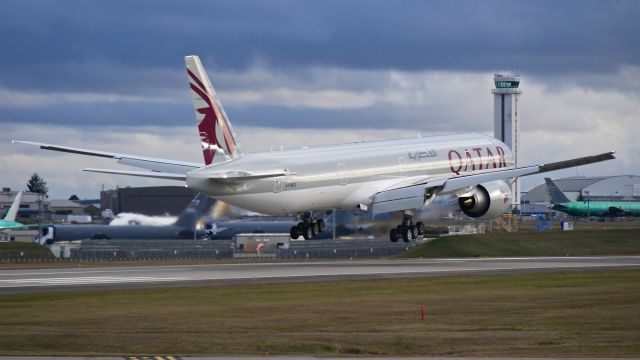 BOEING 777-300 (A7-BEQ) - BOE831 on final to Rwy 16R to complete a B5 flight on 1.22.18. (ln 1538 / cn 64085).