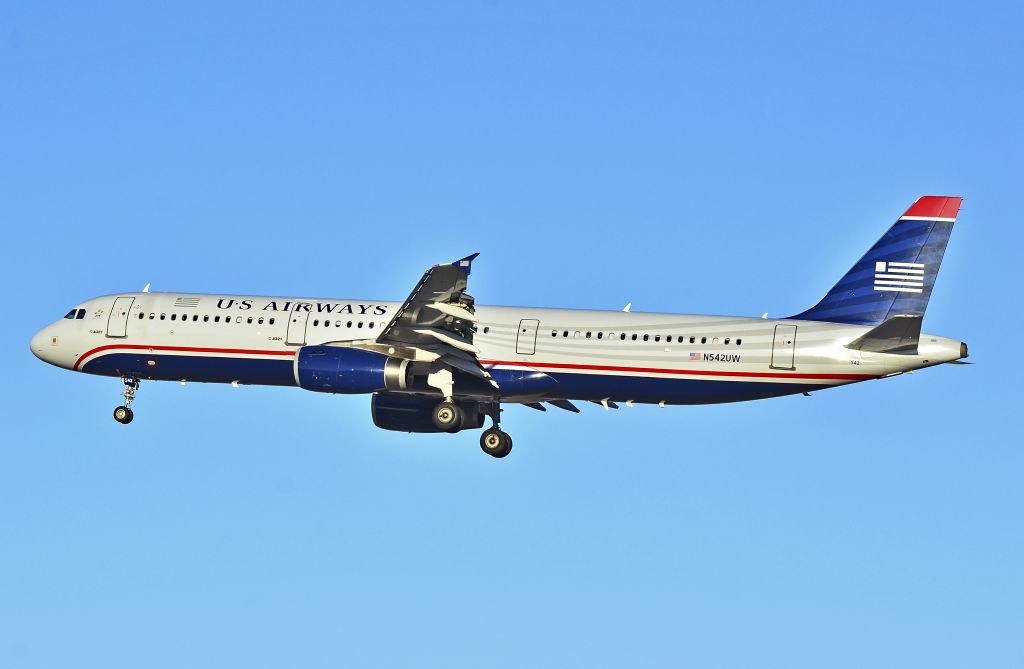Airbus A321 (N542UW)
