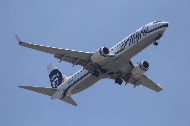 Boeing 737-800 (N566AS)