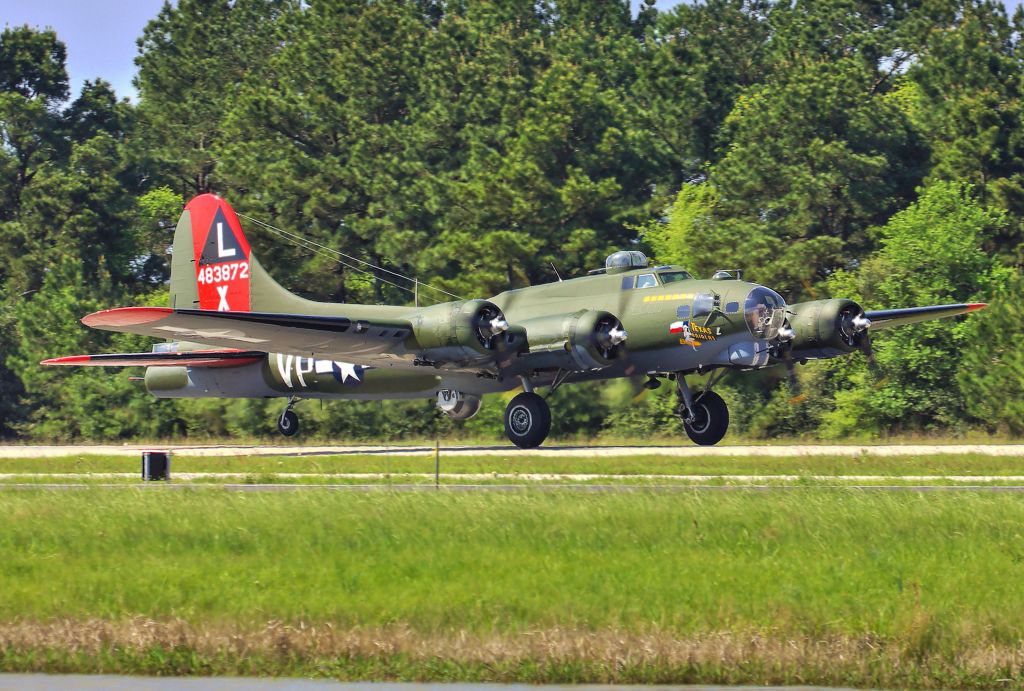 Boeing B-17 Flying Fortress (N7227C)