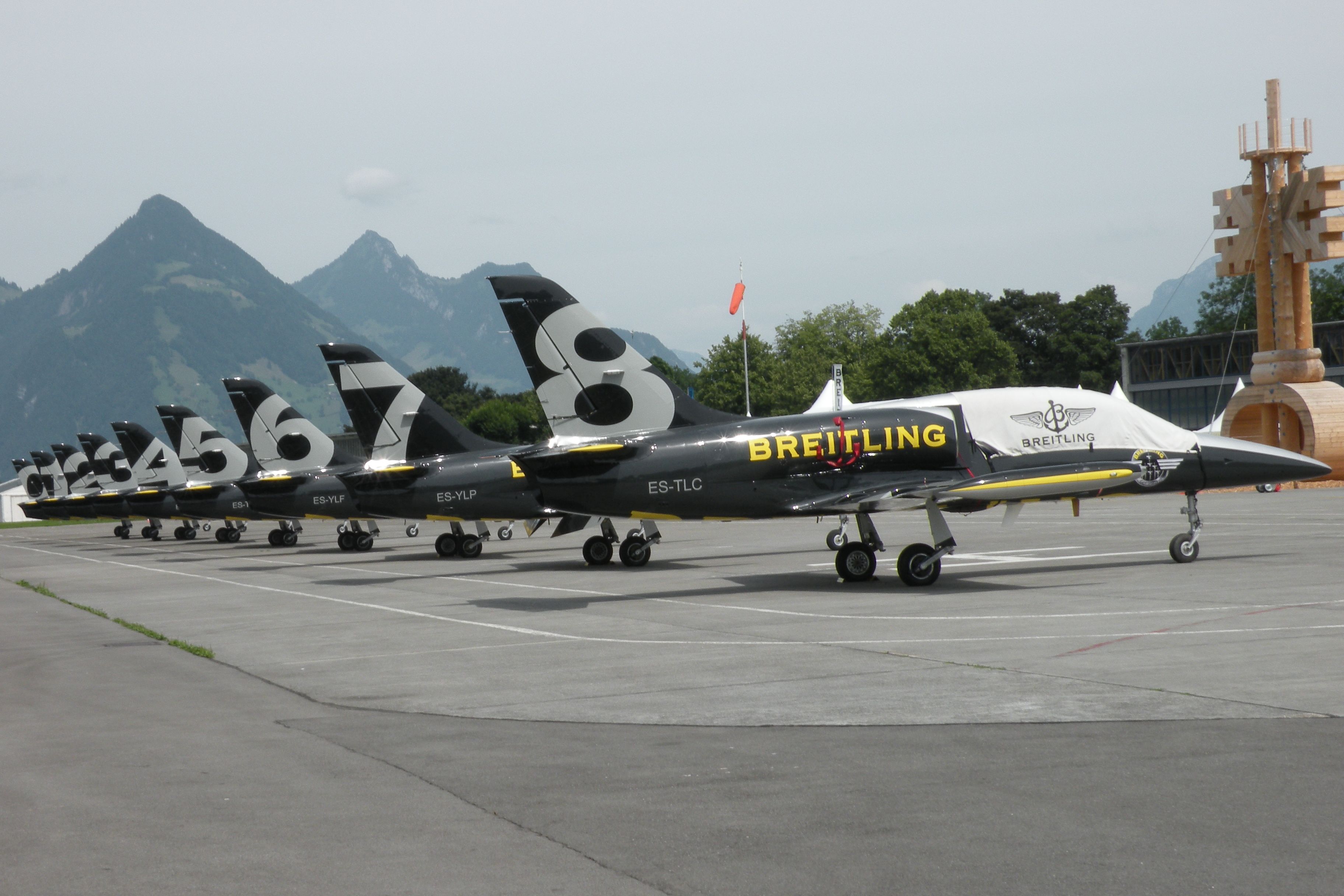 — — - Breitling aerobatic civil L 39-C Albatros