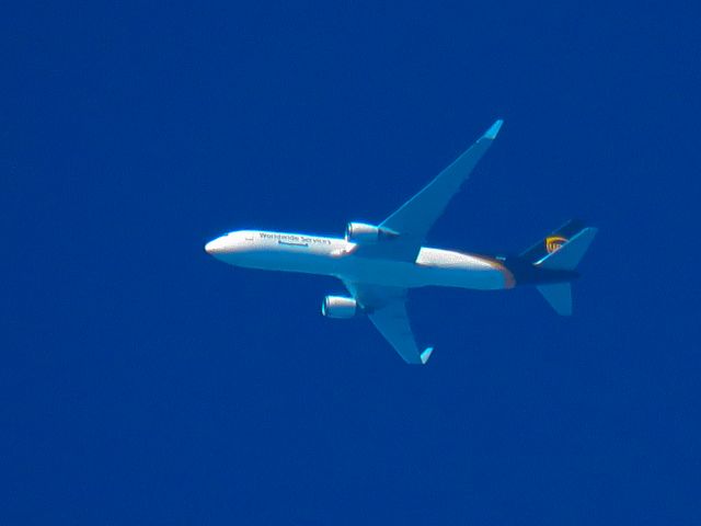 BOEING 767-300 (N337UP)